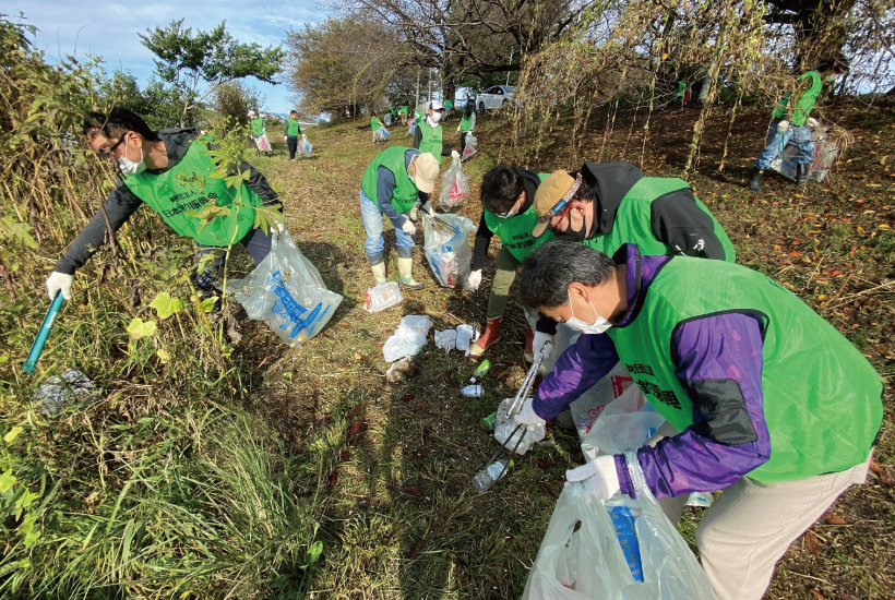 水辺の清掃活動参加